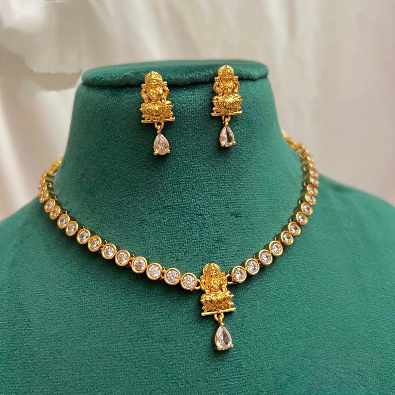 Simple white stone lashmi premium